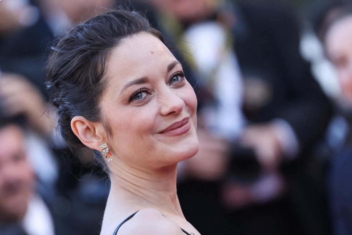 اطلالة Marion Cotillard بالمكياج الناعم والمشرق